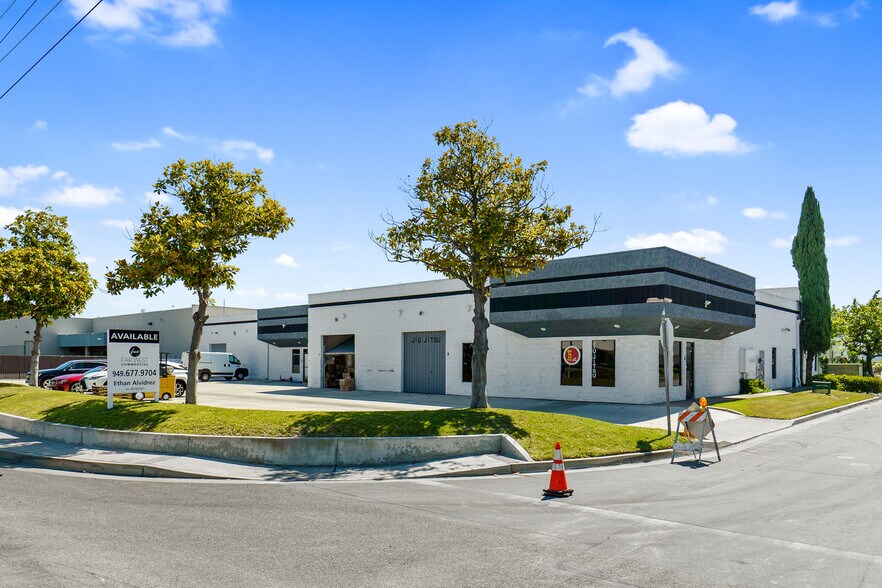 More Photos Of 5482 Business Dr, Huntington Beach Manufacturing For Lease