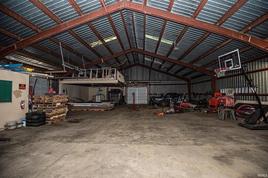 More Photos Of 1985 S Old US 41, Vincennes Industrial For Sale