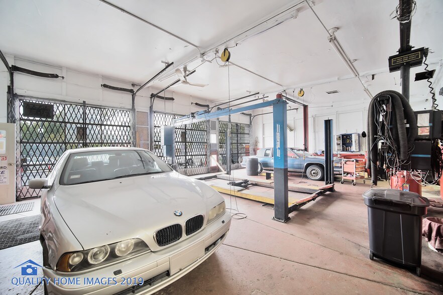 More Photos Of 6859 S Damen Ave, Chicago Auto Repair For Sale
