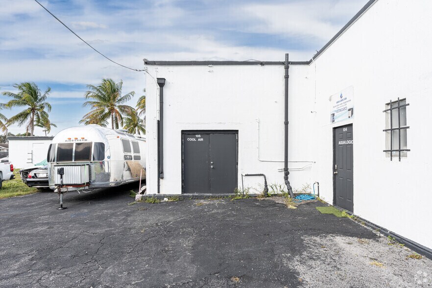 More Photos Of 249 S Federal Hwy, Dania Storefront Retail Office For Sale