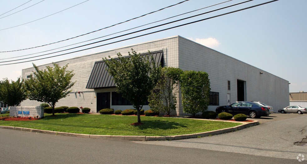 More Photos Of 7 Self Blvd, Carteret Warehouse For Lease
