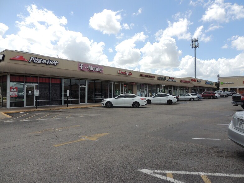 More Photos Of 4333-4451 W Fuqua St, Houston Unknown For Lease