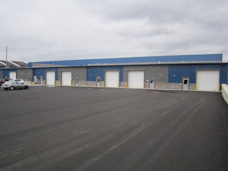 More Photos Of 3650 Connecticut Ave, Youngstown Warehouse For Lease