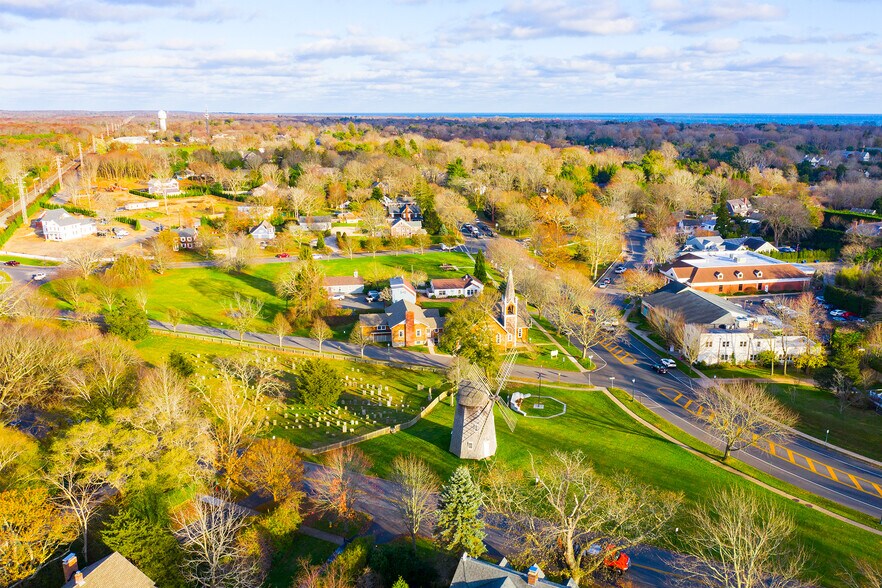 More Photos Of 31 N Main St, East Hampton Hospitality For Sale
