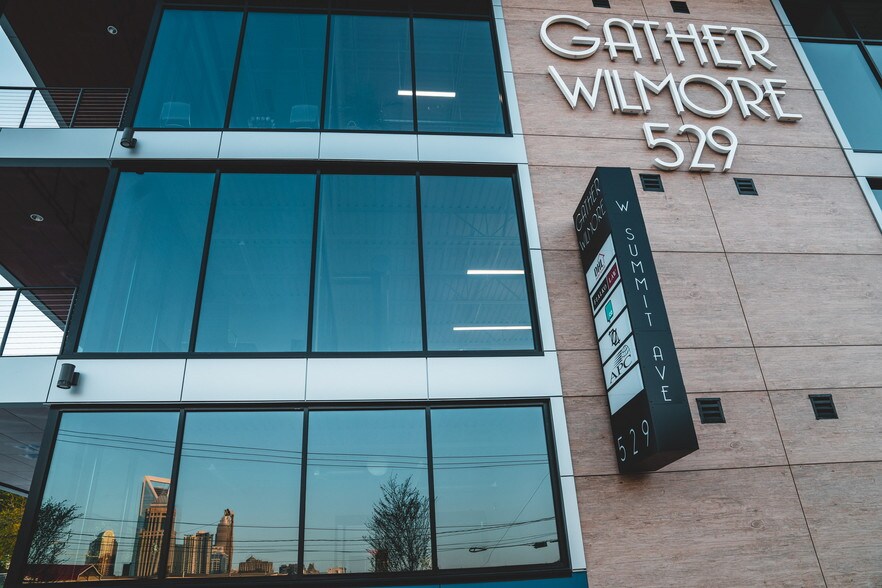 More Photos Of 529 W Summit Ave, Charlotte Office For Lease