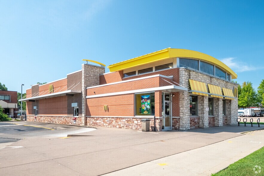 More Photos Of 2705 E Washington Ave, Madison Storefront For Sale