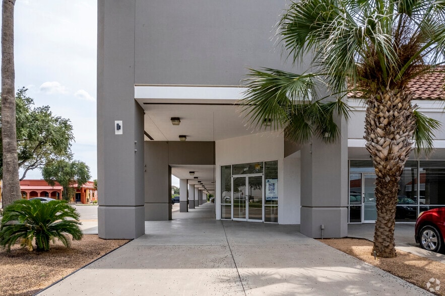 More Photos Of 1800 S Main St, McAllen Unknown For Lease