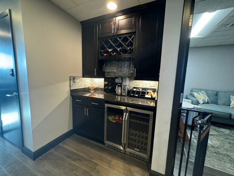 More Photos Of 190 Russell St, Hadley Medical For Lease