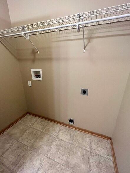 More Photos Of 3005-3033 S Shrank Cir, Independence Apartments For Sale