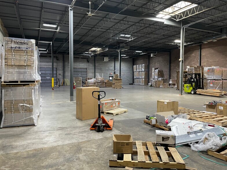 More Photos Of 10 York Ave, West Caldwell Warehouse For Lease