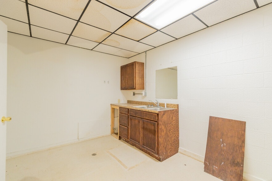 More Photos Of 2012 S Main St, Stillwater Medical For Sale