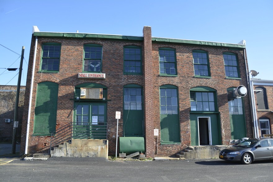 More Photos Of 114 S Main St, Blackstone Restaurant For Sale
