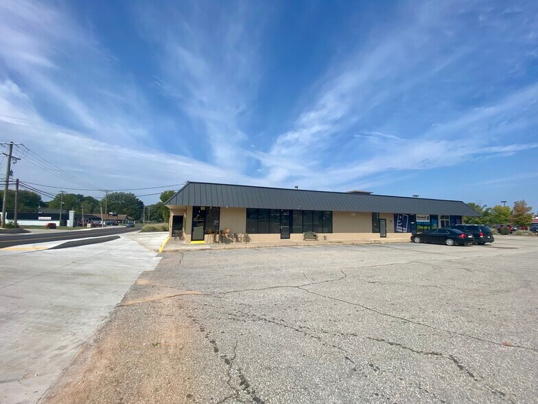 More Photos Of 1201 N Walton Blvd, Bentonville Convenience Store For Lease