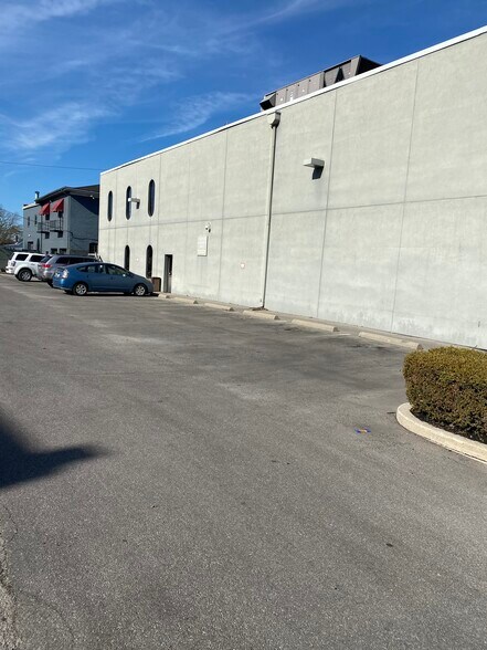 More Photos Of 225 N High St, Muncie Office For Sale