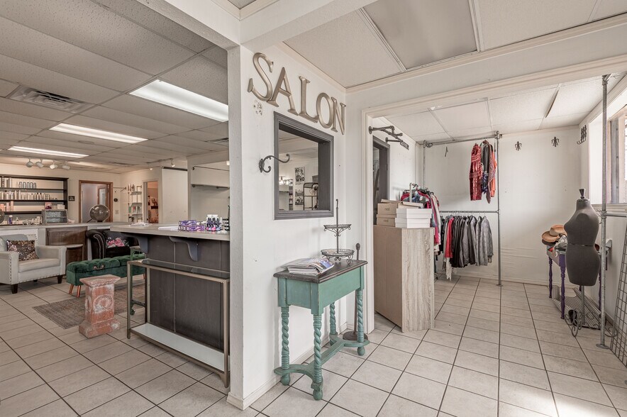 More Photos Of 131 Commerce st, Lovelady General Retail For Sale