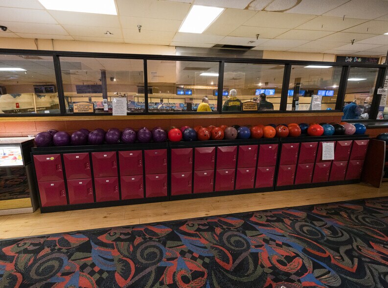 More Photos Of 3060 Us-41, Marquette Freestanding For Sale