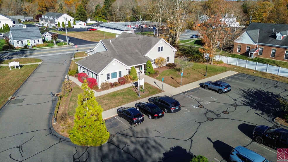 More Photos Of 162 E Main St, Clinton Medical For Sale