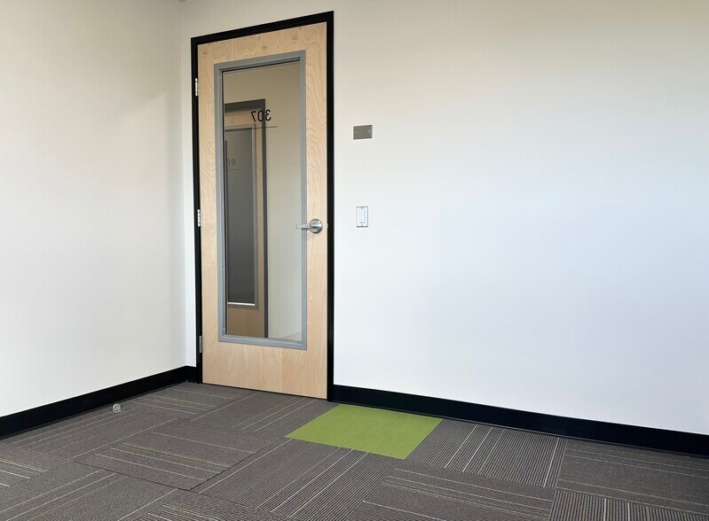 More Photos Of 601 S Brand Blvd, San Fernando Office For Lease