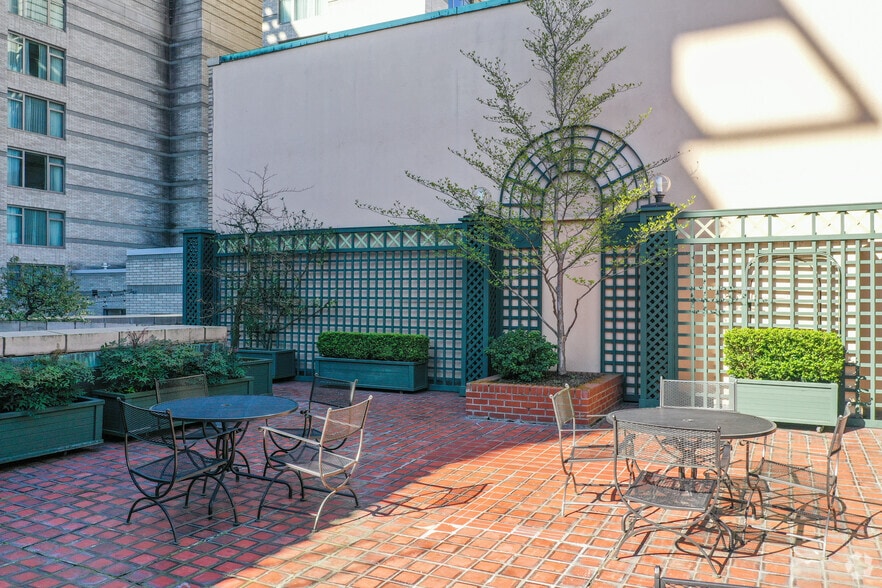 More Photos Of 520 SW Yamhill St, Portland Office For Lease