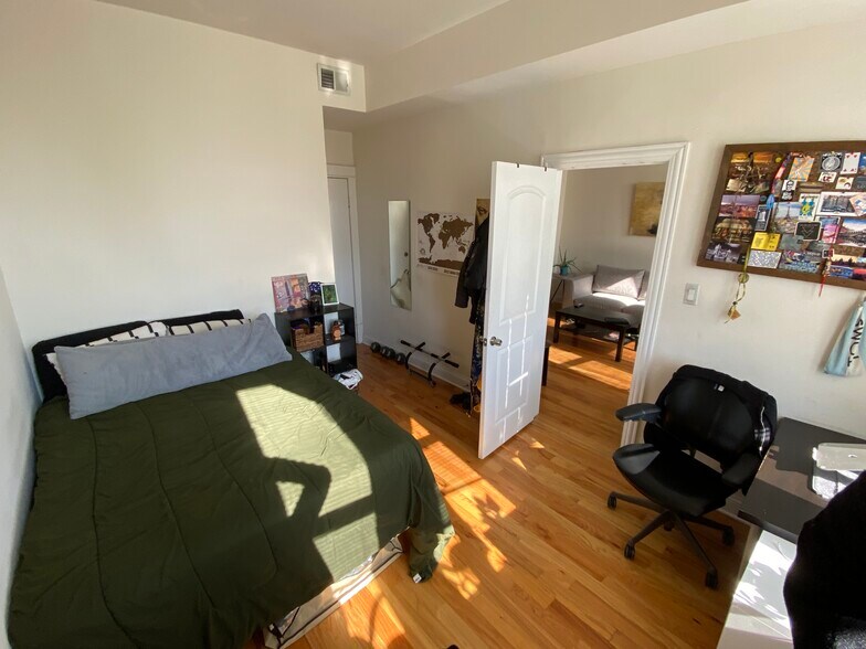 More Photos Of 2955 N Milwaukee Ave, Chicago General Retail For Sale