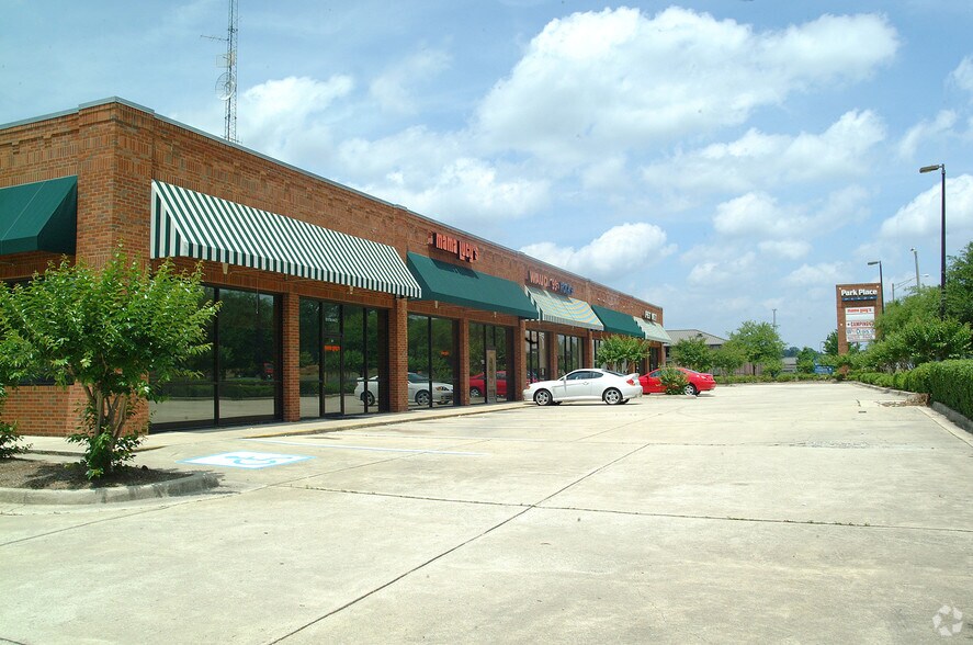 Primary Photo Of 2514 S College St, Auburn Unknown For Lease