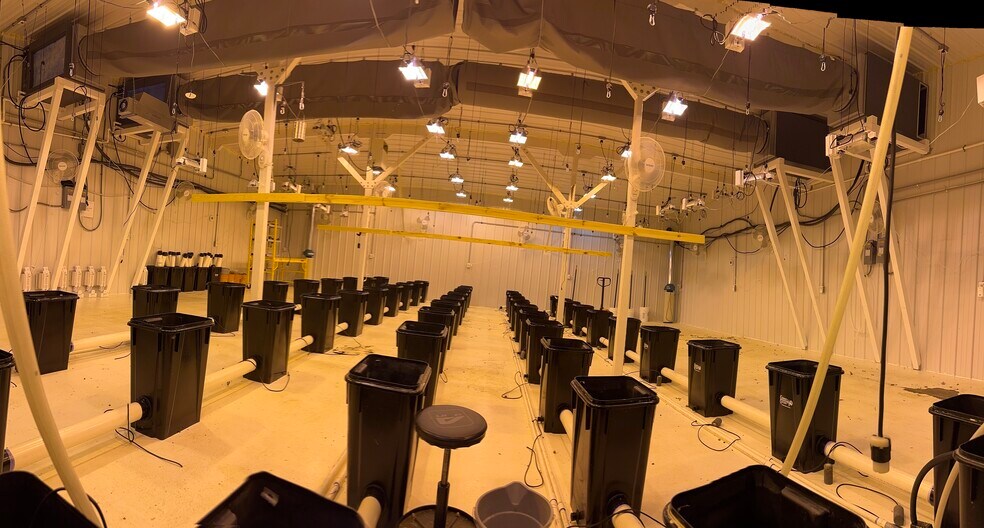 More Photos Of 1003 N Elm St, Tekonsha Distribution For Sale