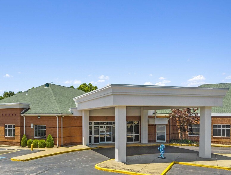More Photos Of 1002 Cornerstone Dr, Paris Healthcare For Sale