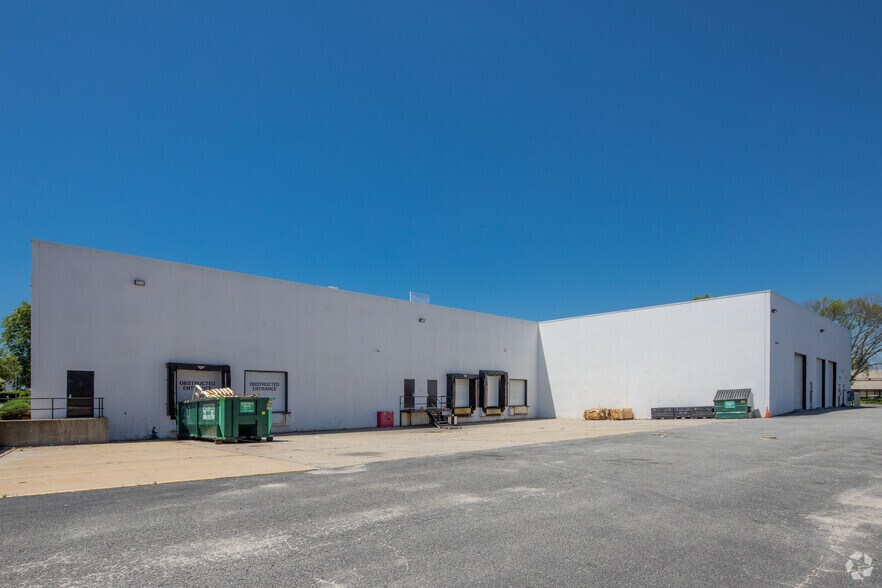 More Photos Of 115 Bi-County Blvd, Farmingdale Warehouse For Lease