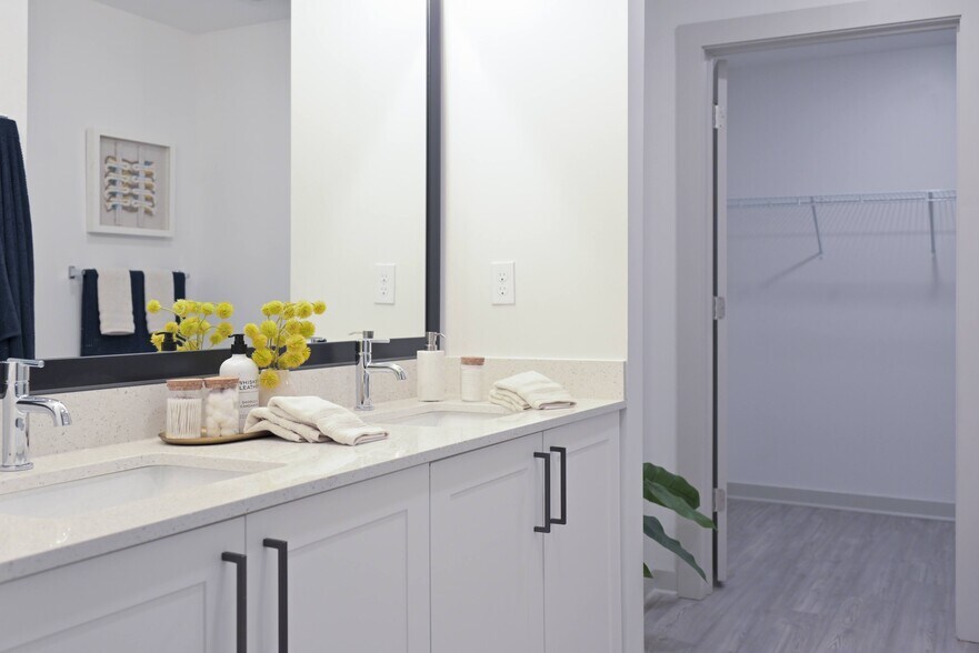 More Photos Of 55 Romney St, Charleston Apartments For Lease