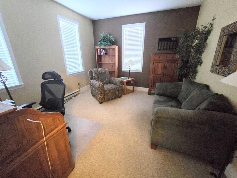 More Photos Of 108-110 S Main St, Manheim Office For Sale