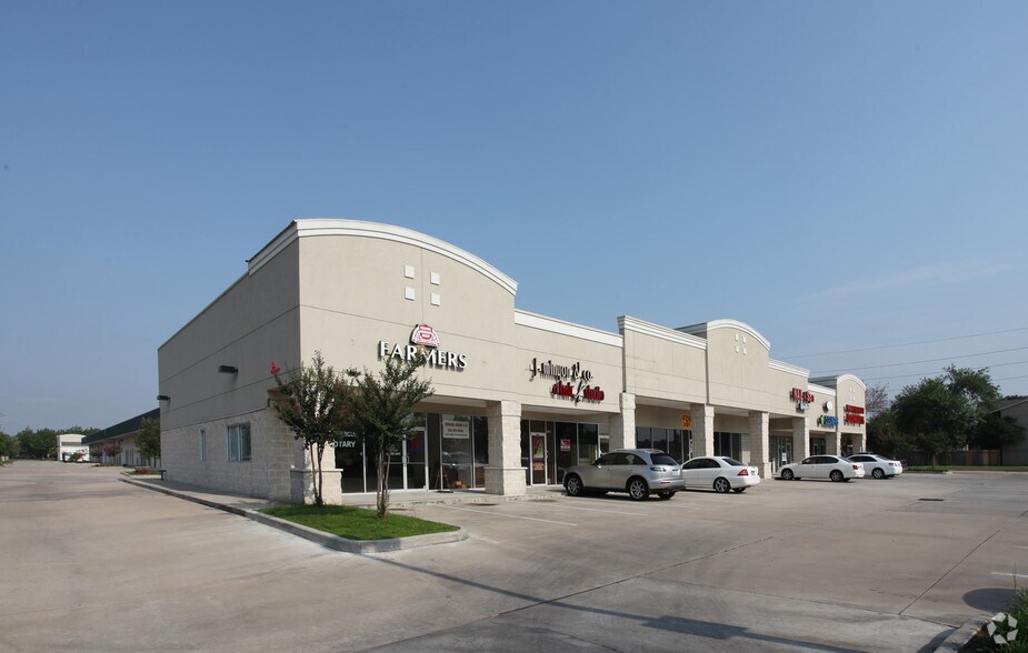 More Photos Of 8805 Jones Rd, Houston Storefront For Lease