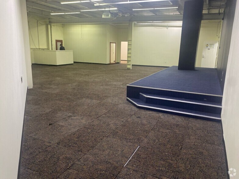 More Photos Of 2640 Old Denton Rd, Carrollton Storefront For Lease