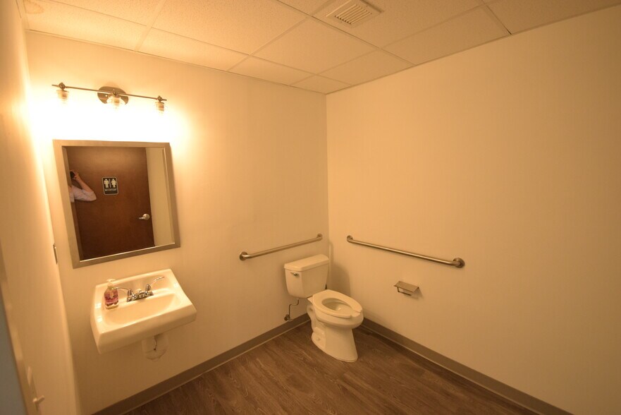 More Photos Of 7300-7350 Heritage Village Plz, Gainesville Coworking Space