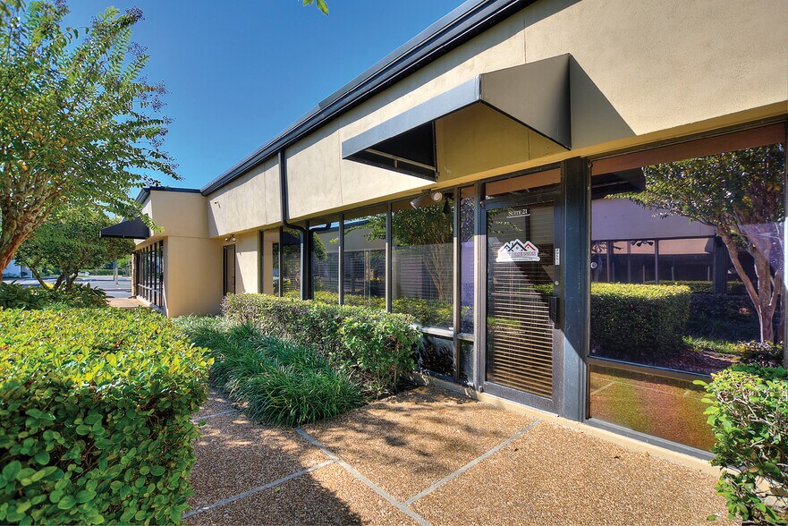 More Photos Of 2221 Lee Rd, Winter Park Office For Sale