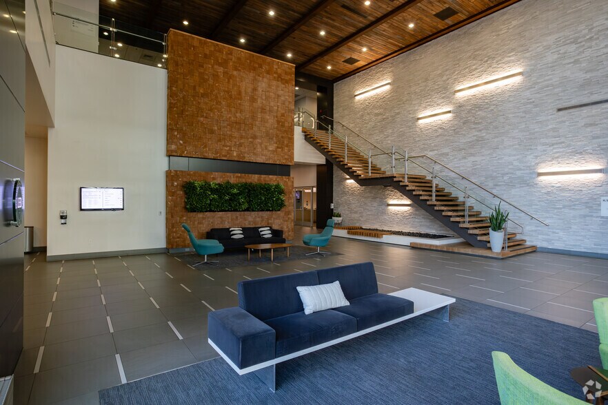 More Photos Of 8 City Blvd, Nashville Office For Lease