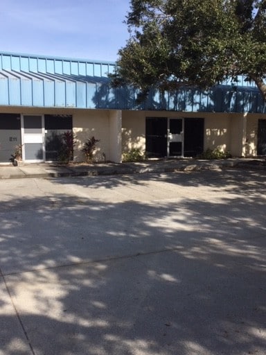 More Photos Of 1747 Independence Blvd, Sarasota Light Distribution For Lease