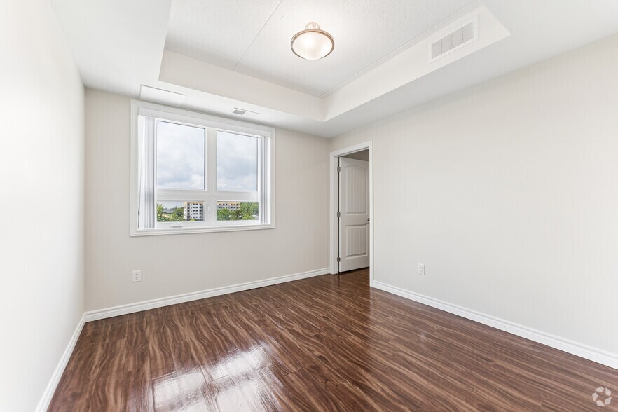 More Photos Of 550 Park Av W, Chatham Apartments For Sale