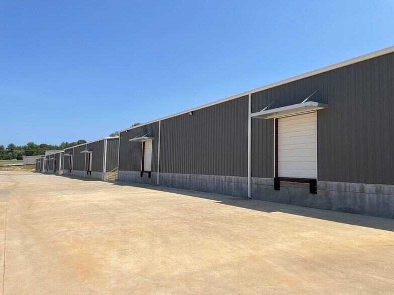 More Photos Of 12095 Spur 364, Tyler Warehouse For Lease