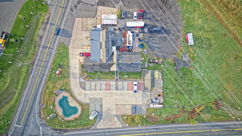 More Photos Of 671 Mariaville Rd, Schenectady Garden Center For Sale