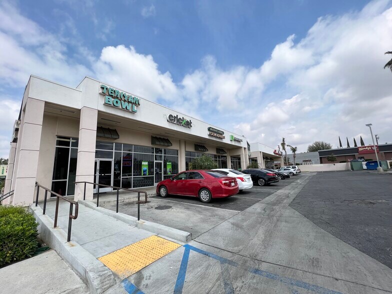 More Photos Of 2600 Oswell St, Bakersfield Restaurant For Sale