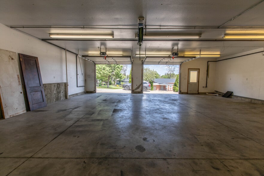More Photos Of 308 S Montgomery St, Dodgeville Warehouse For Sale