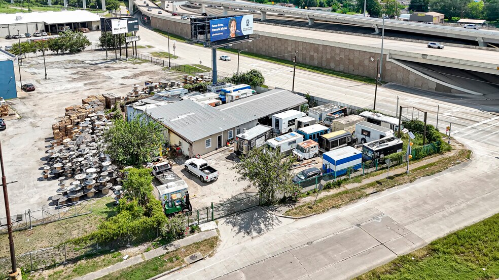 More Photos Of 3803 Eastex Fwy, Houston Storefront For Sale