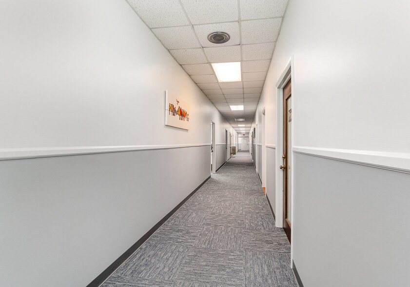 More Photos Of 720 W Wackerly St, Midland Medical For Sale