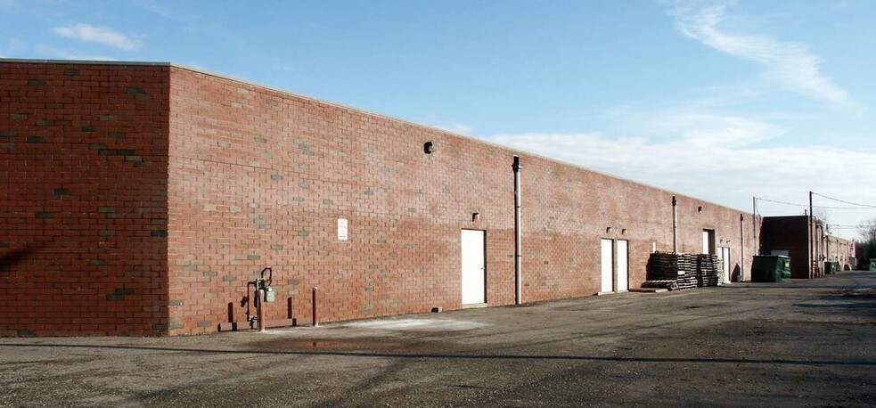 More Photos Of 8001-8053 Mayfield Rd, Chesterland General Retail For Lease