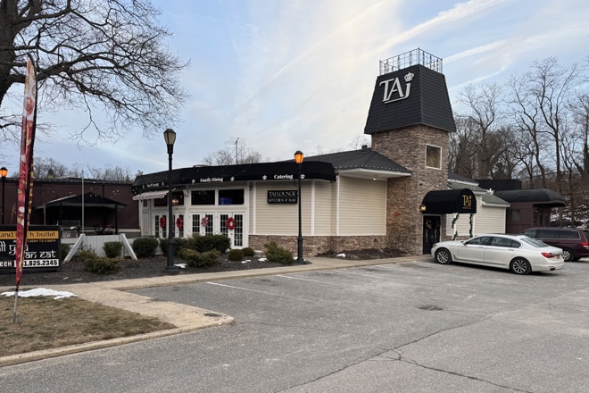 Primary Photo Of 10 Woods Corner Rd, East Setauket Restaurant For Lease