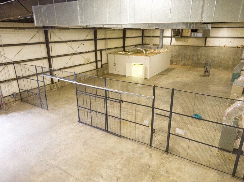 More Photos Of 4000 Memorial Pky SW, Huntsville Manufacturing For Lease