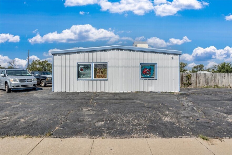 More Photos Of 501 N Poplar St, South Hutchinson Auto Repair For Sale