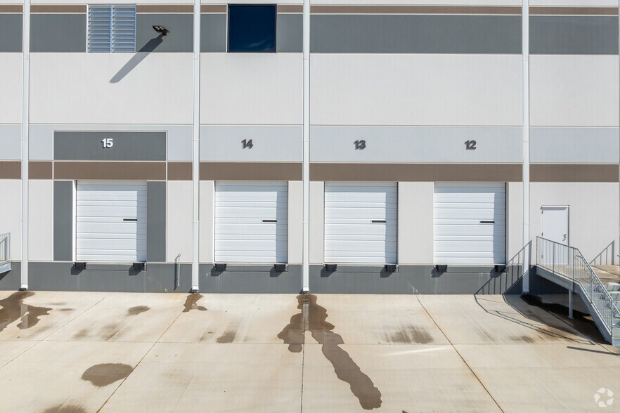 More Photos Of 12032 Carolina Logistics Dr, Pineville Unknown For Lease