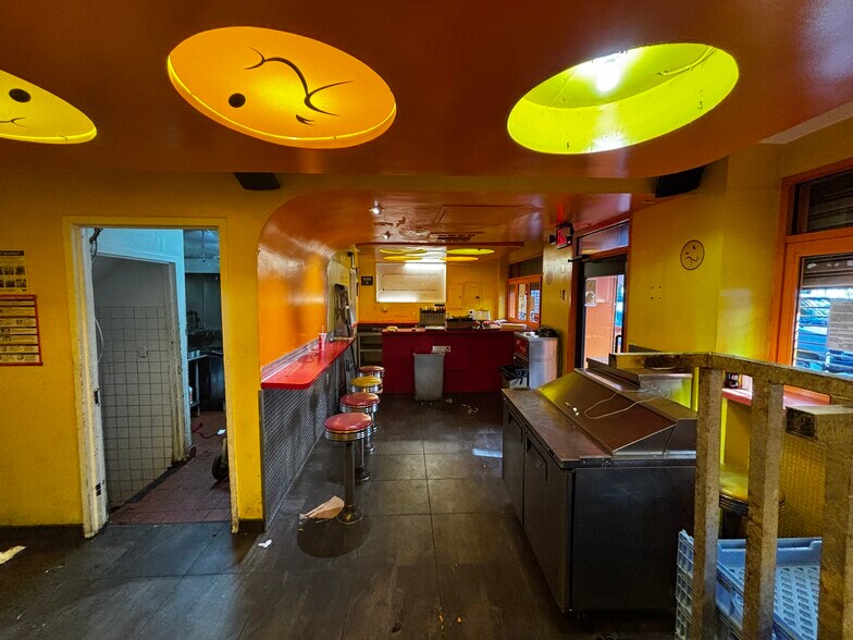 More Photos Of 370 W 52nd St, New York Apartments For Lease