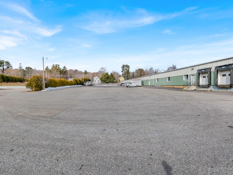 More Photos Of 16 Swamscott St, Newfields Warehouse For Lease
